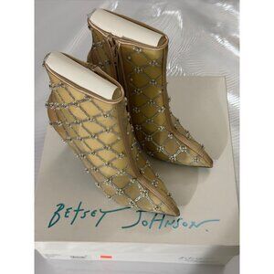 NWB Betsey Johnson SB Lark Stiletto Bootie Nude Size 6